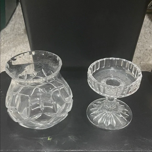 Elegant Crystal Vase - Picture 3 of 4